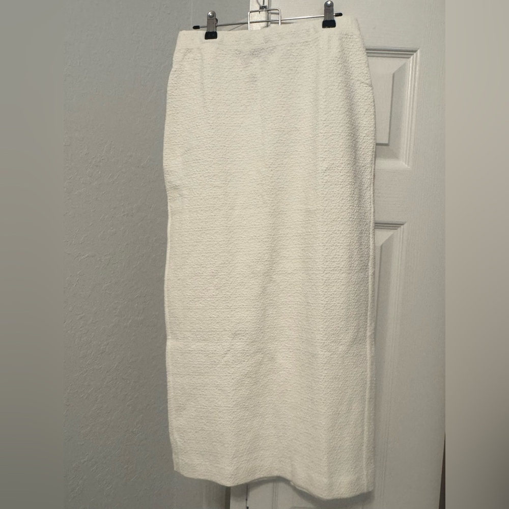NEW Enza Costa $200 textured midi skirt Size small